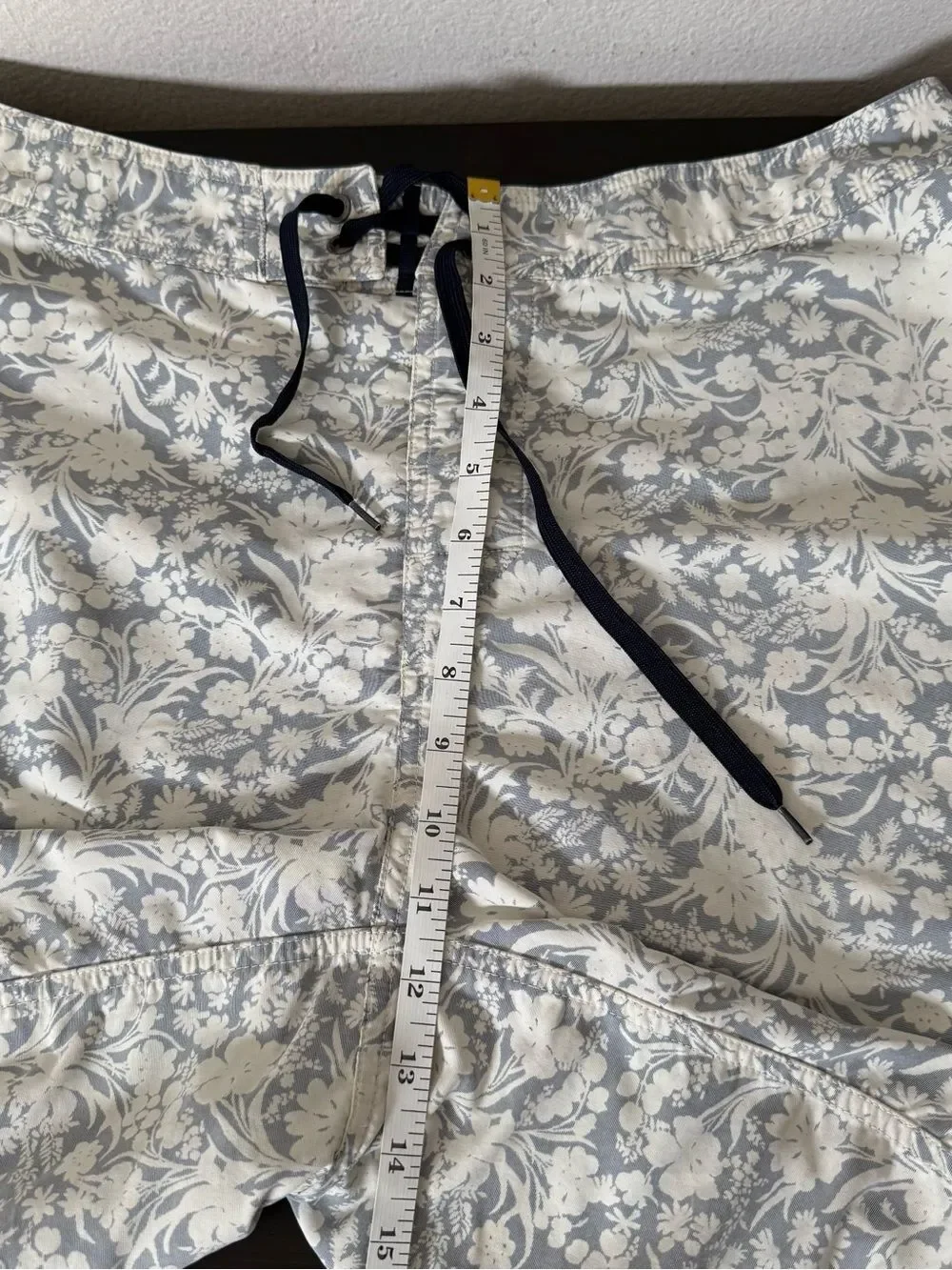 Patagonia Swim Trunks Board Shorts Mens Sz 35 Floral Hawaiian Beach Resort